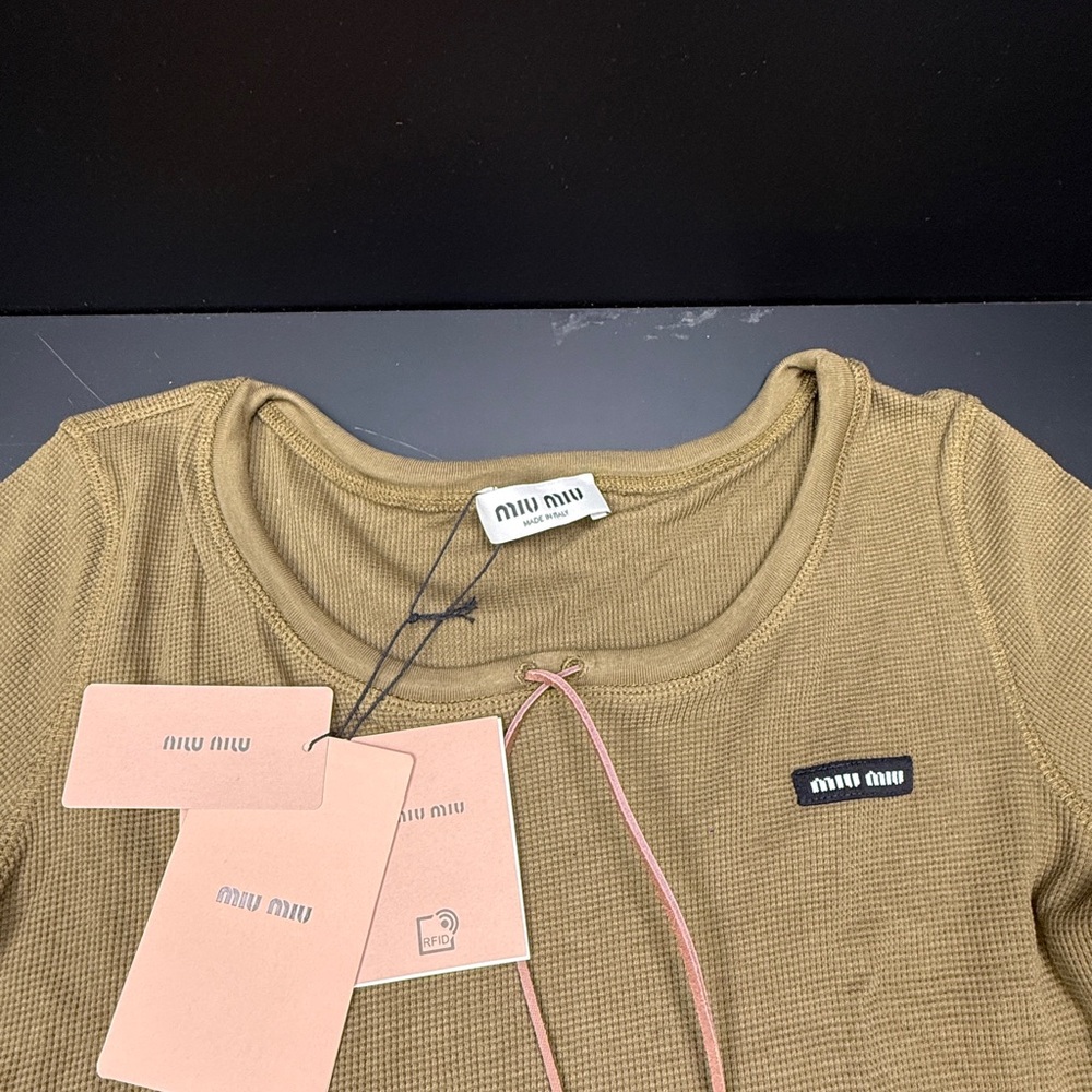 Miu Miu Tan Short Sleeve Knit Top with Logo Tag - Picture 5 of 7